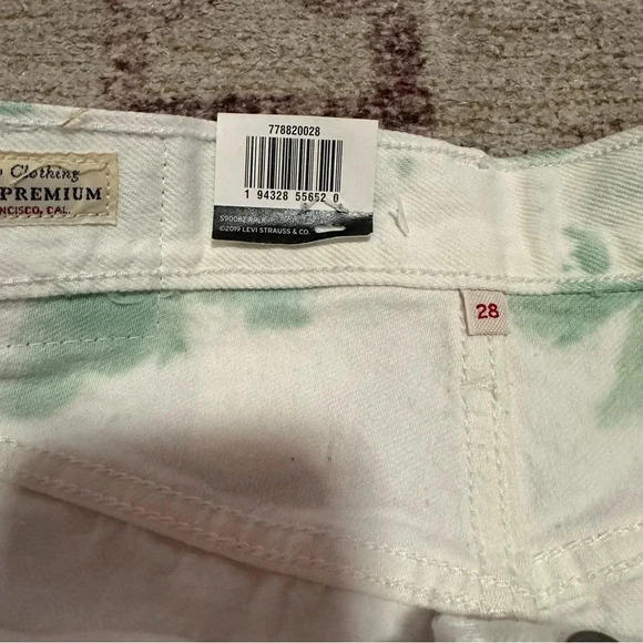 NWT Levi's High-Rise Deconstructed Tie Dye Jean Skirt in White size 28/6 - Picture 7 of 15